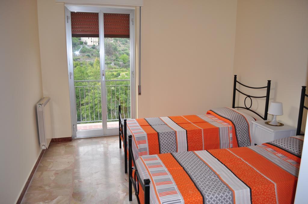 Casa Catena Francavilla di Sicilia Ruang foto