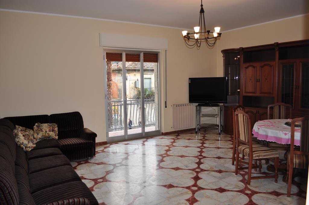 Casa Catena Francavilla di Sicilia Ruang foto